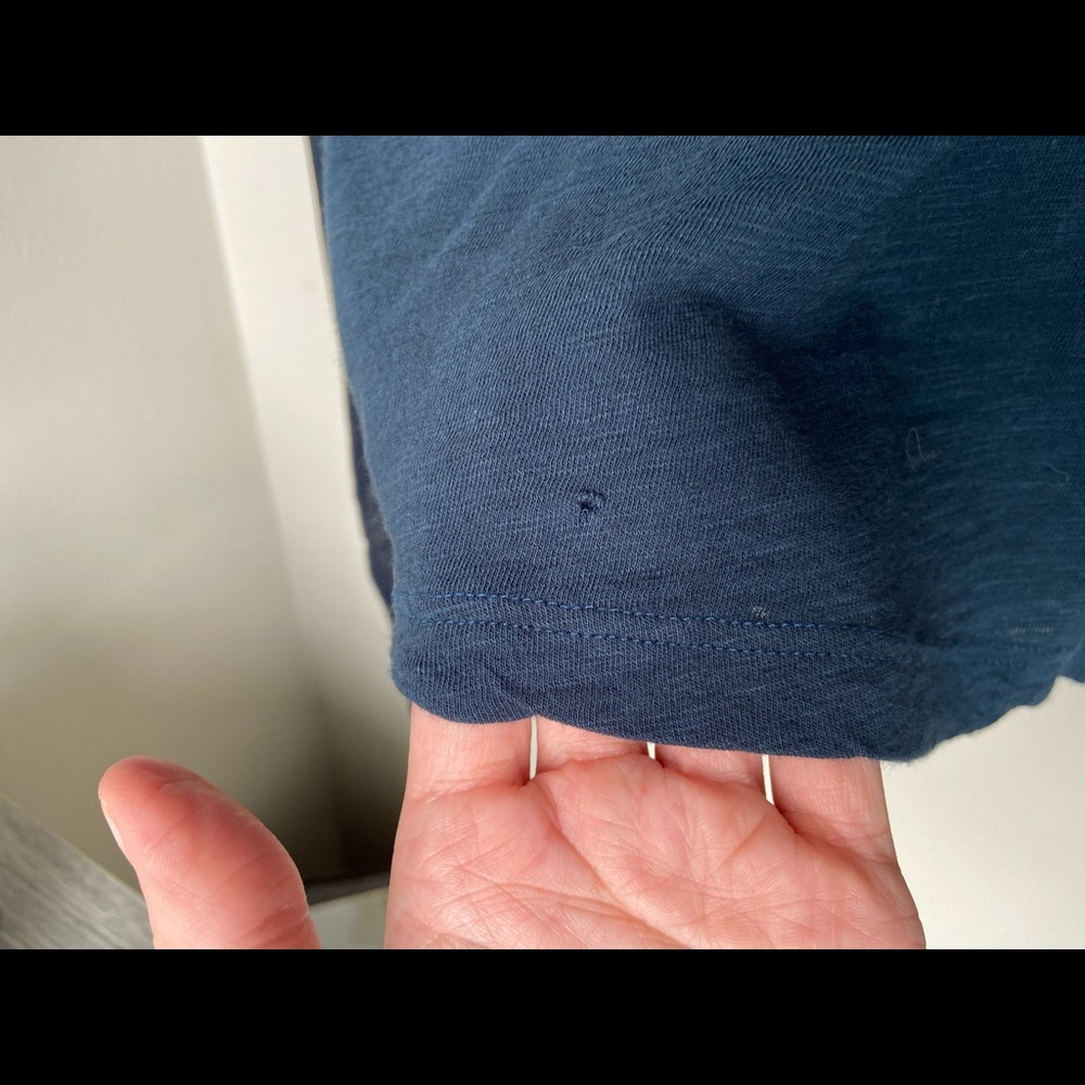 (4/$14) Dolman Flow Sleeve Key Hole Top - Picture 3 of 4